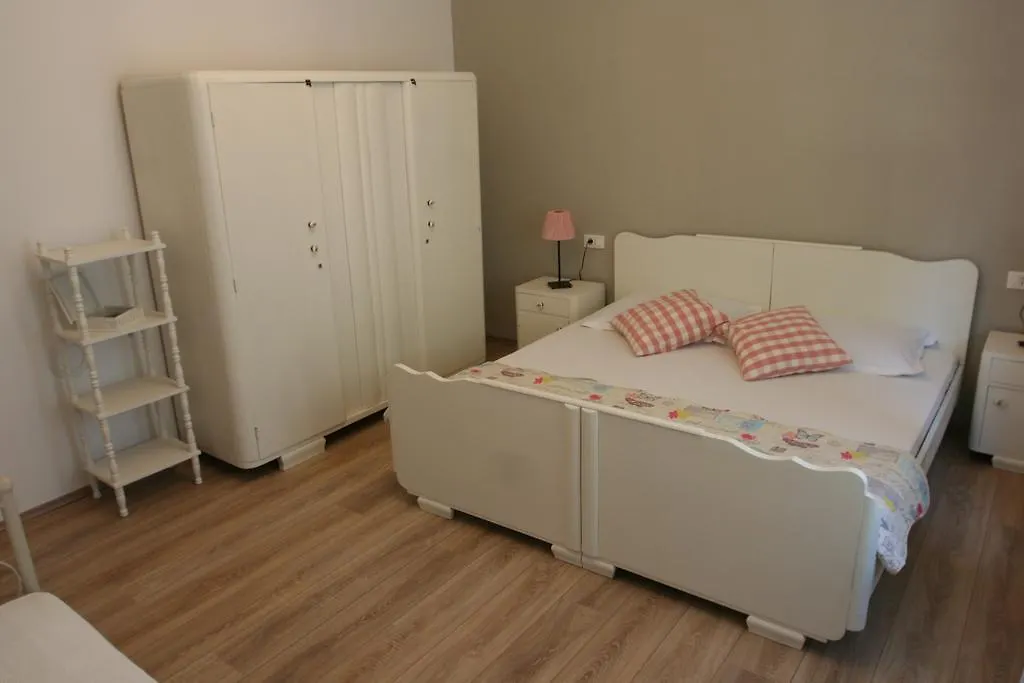 Tiana Apartment Zára